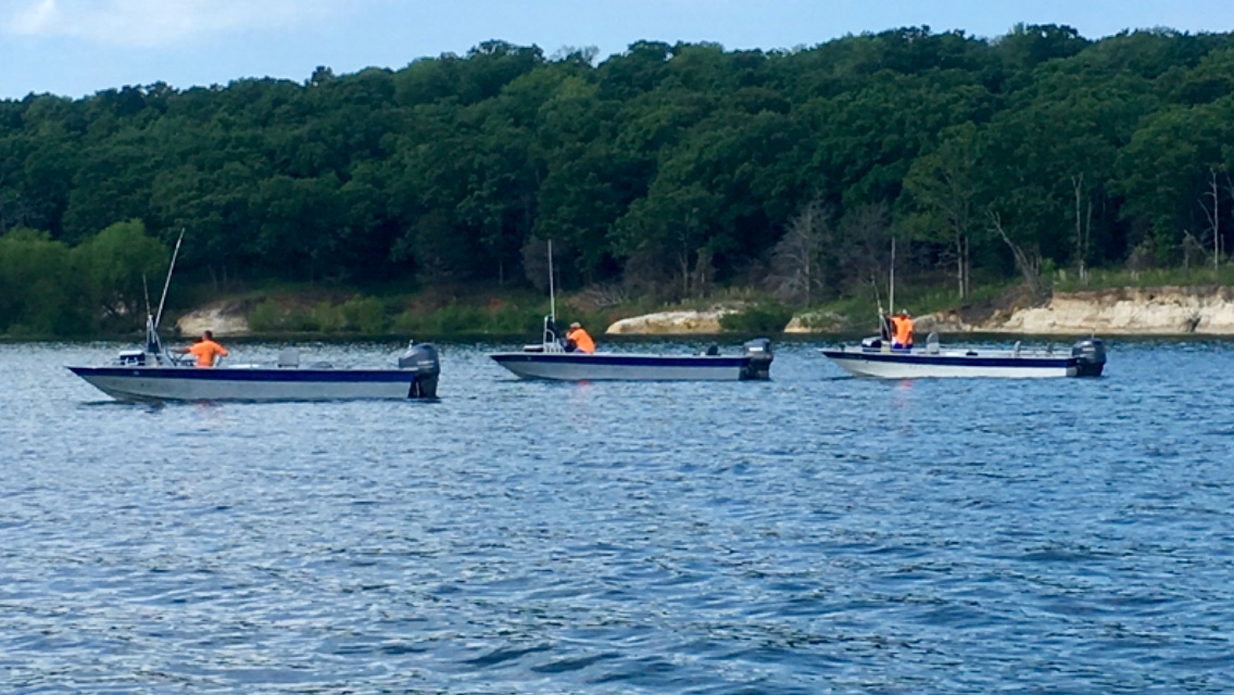 Guide boats running on Lake Texoma